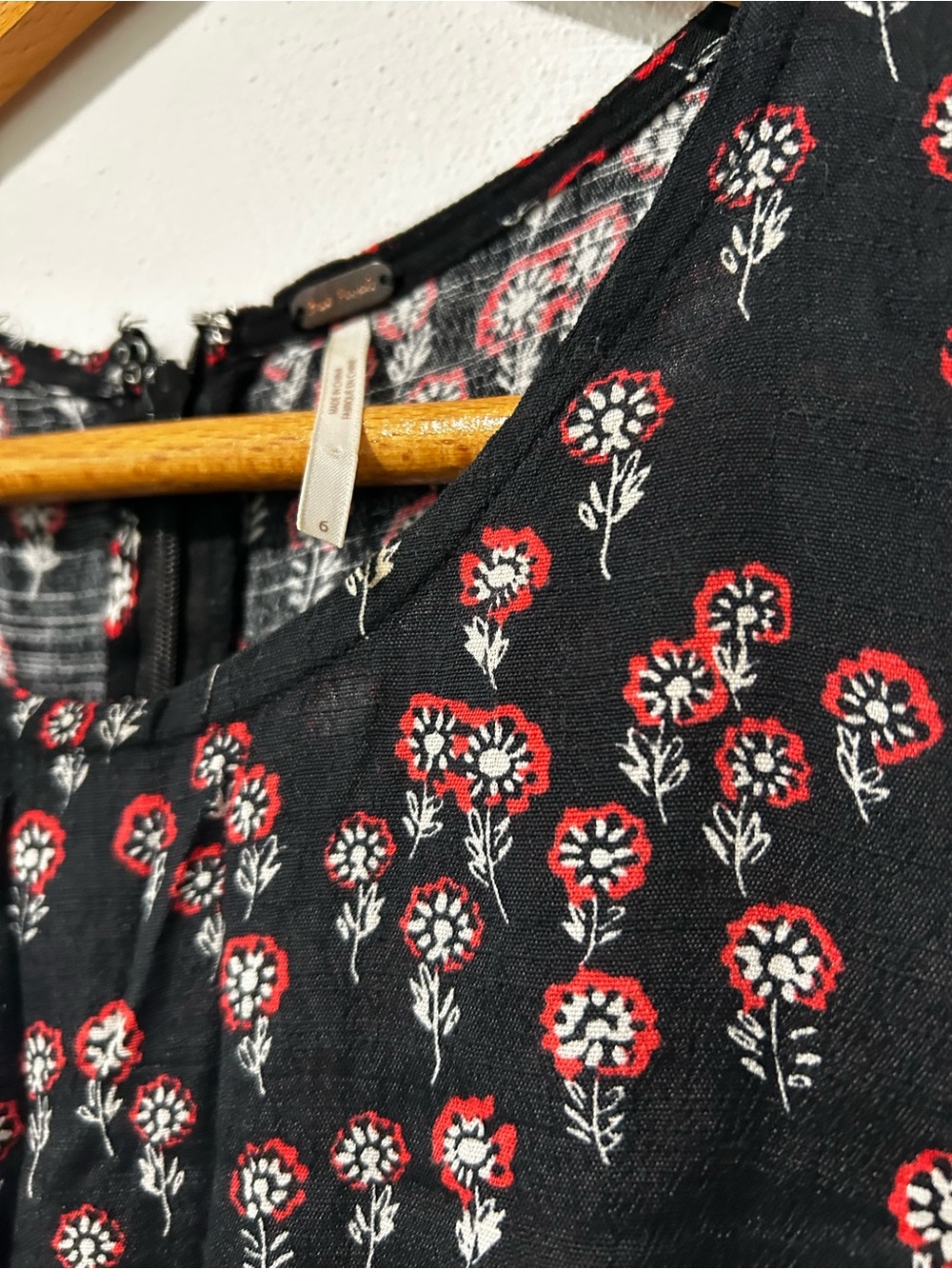 Free People Corrie Split Hem Ditsy Floral Print Midi Dress Black & Red. Size 6 - Picture 3 of 5